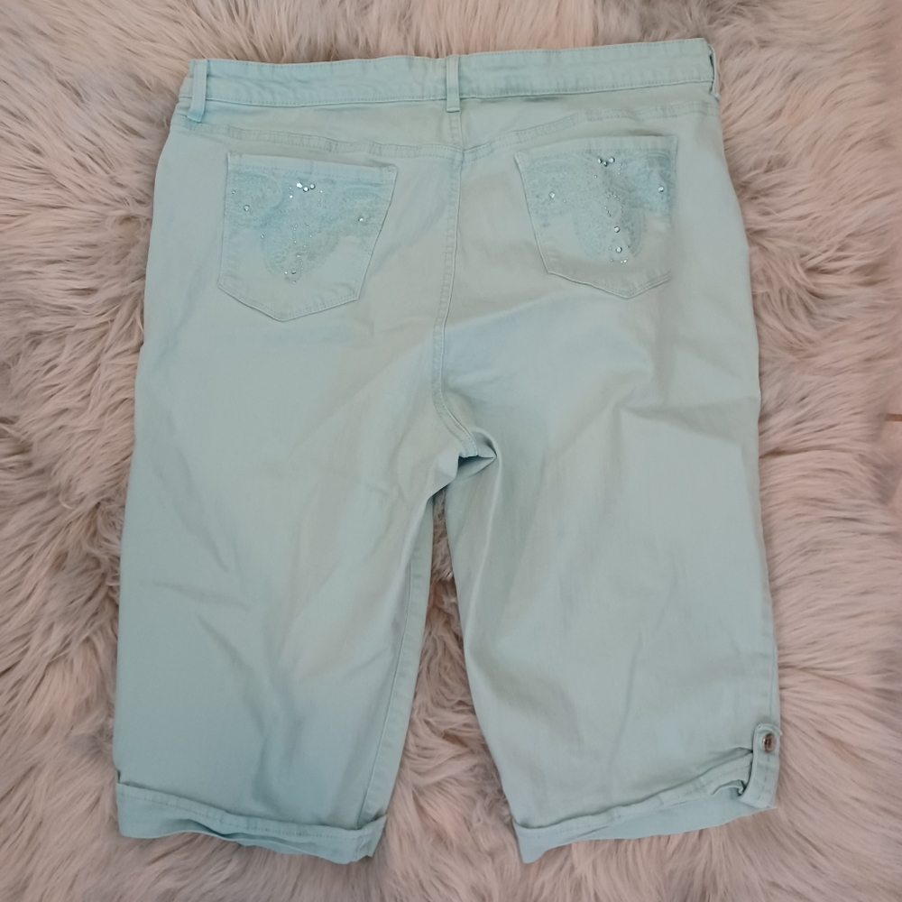 Gloria Vanderbilt Turquoise Rhinestone Denim Bermuda Shorts Size 16 - Picture 3 of 6